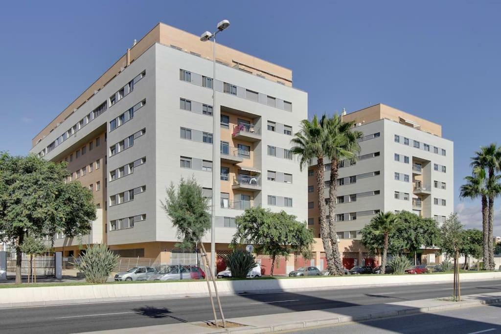 Oasis Pacifico Apartment Malaga Exterior photo